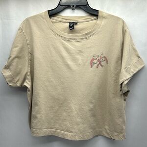 Windsor Tan Short Sleeve Tee with Graphic L Cropped Horseshoe Good Luck
